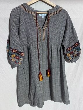 She + Sky  embroidered sleeve dress Size Small